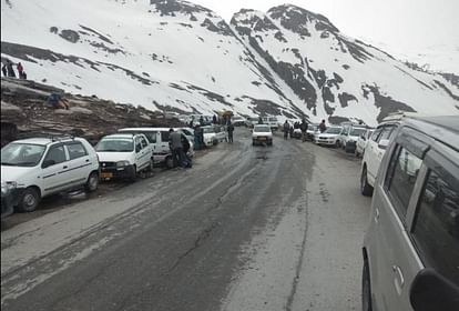 Manali Leh Road restored Electric Bus to Rohtang Pass from Today