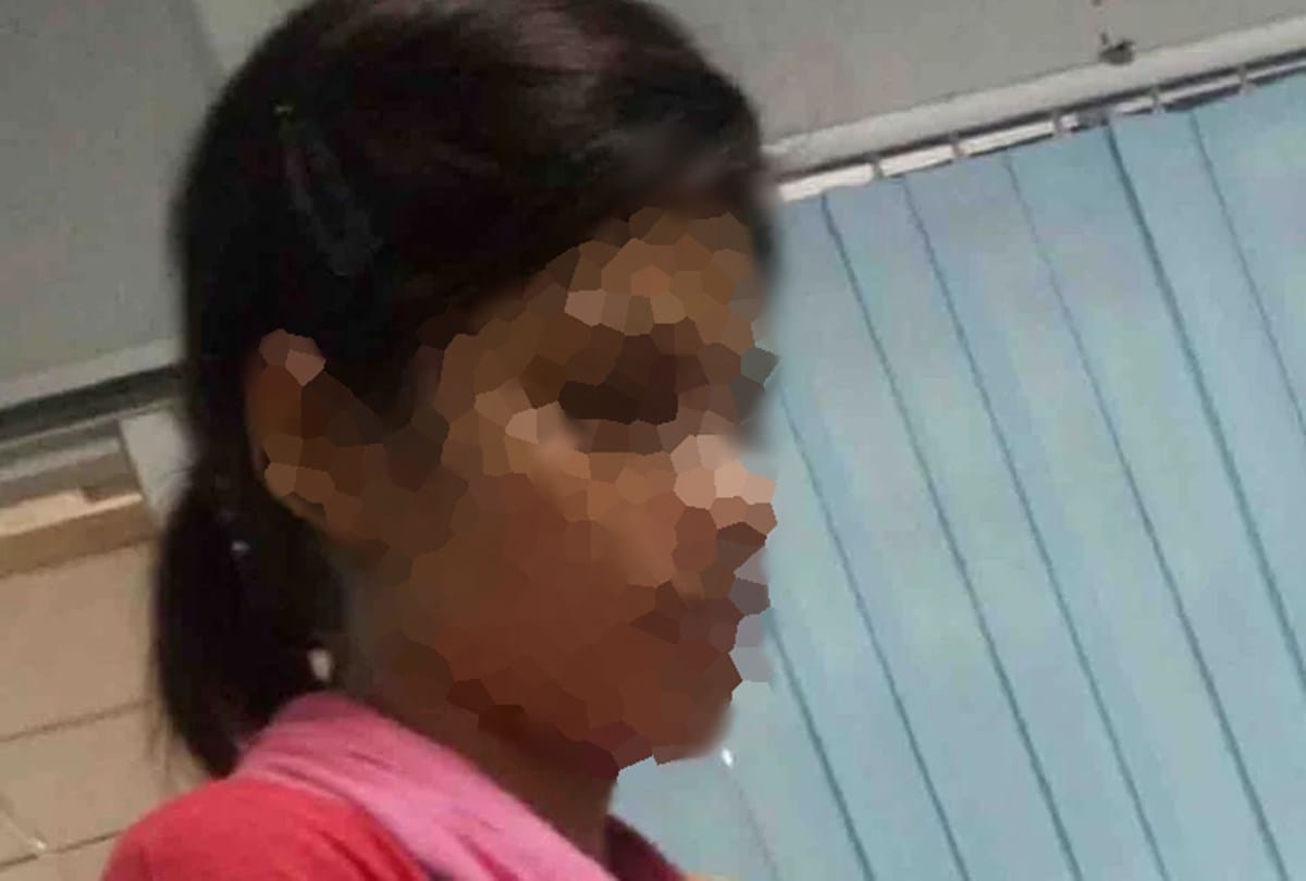 Newborn baby thumb cut mistake by nurse in hospital