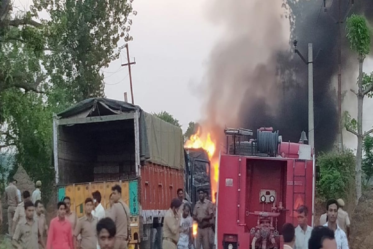 Three peoples killed and many injured in truck accident at Saharanpur