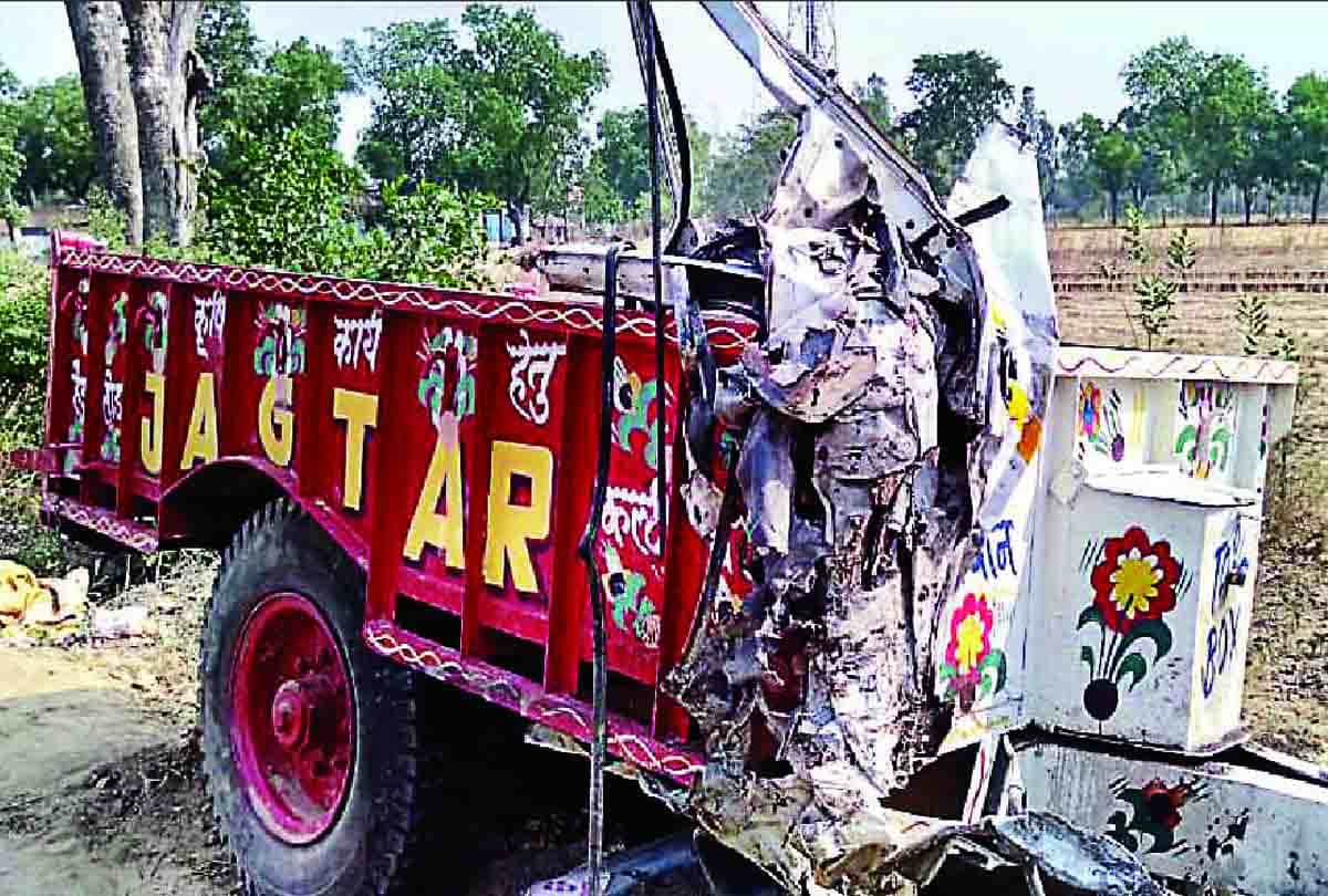 six people died in hardoi road accident