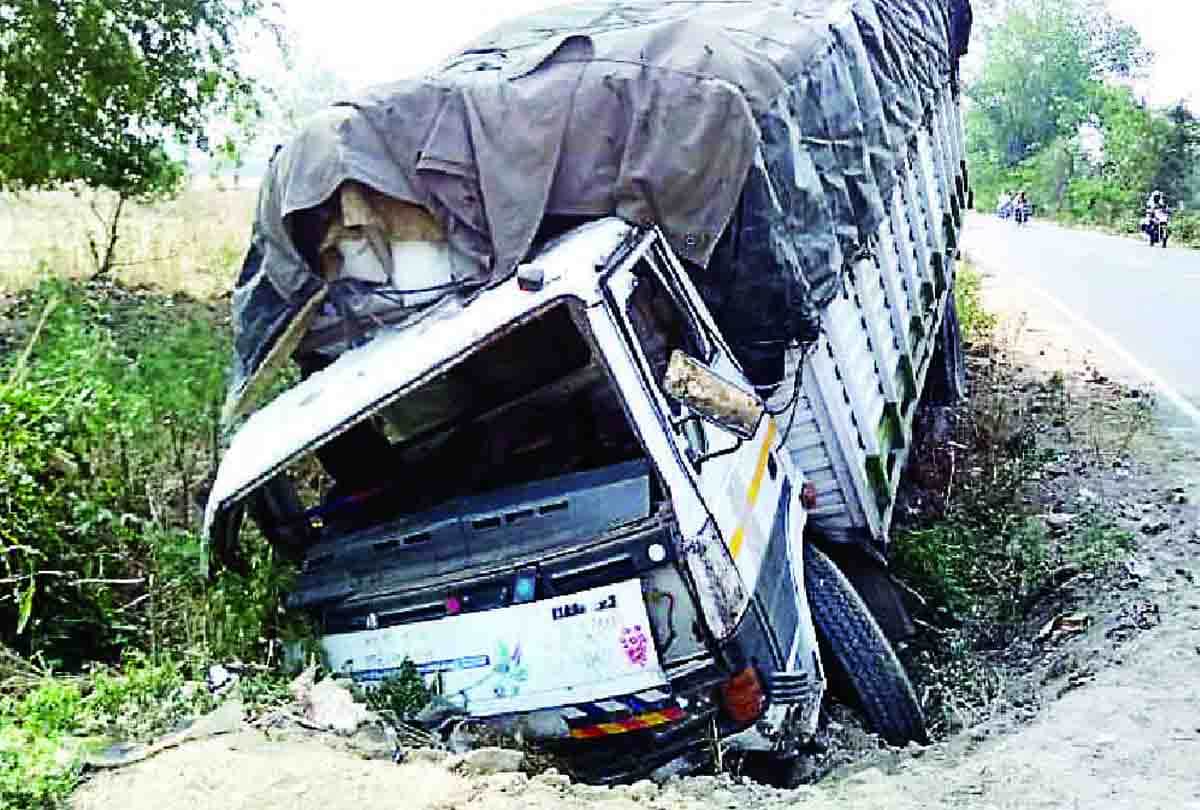 six people died in hardoi road accident