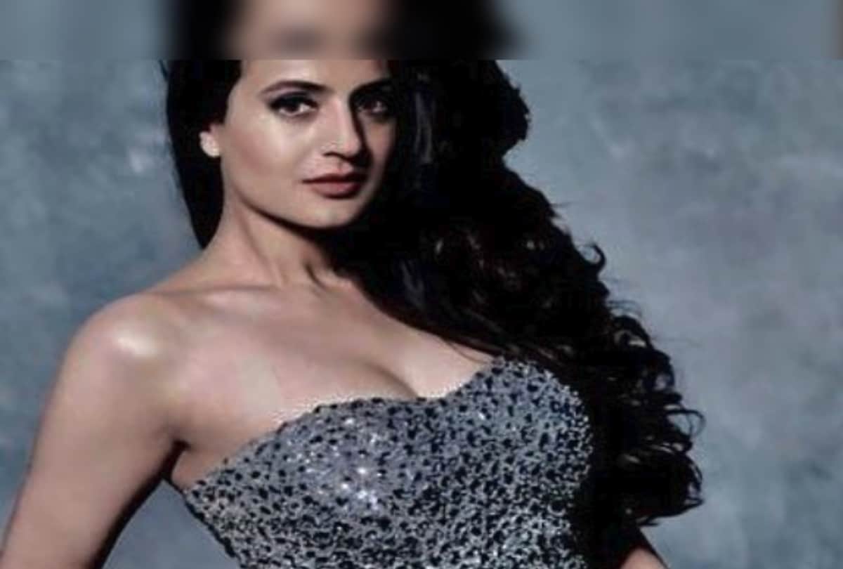 Ameesha Patel look supper hot in smouldering photo shoot