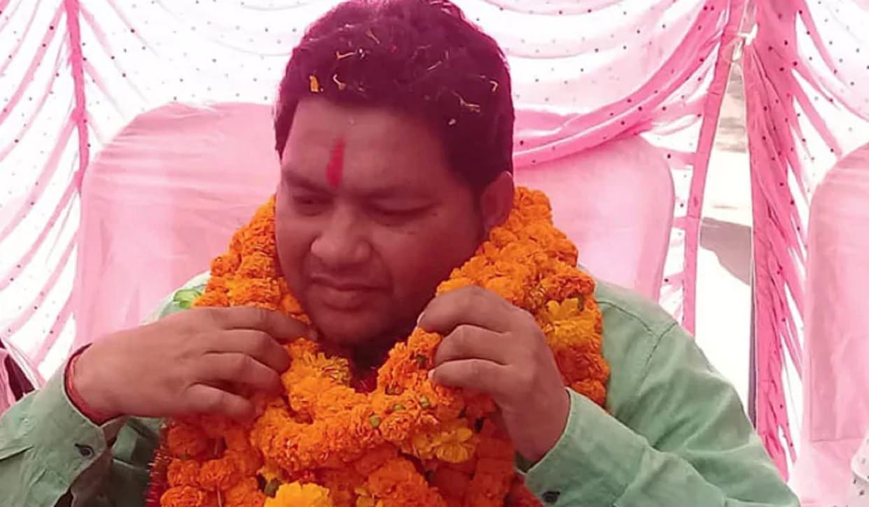 Odisha MLA saroj kumar meher Forces Govt Official To Do Sit-Ups In Public, Video Viral