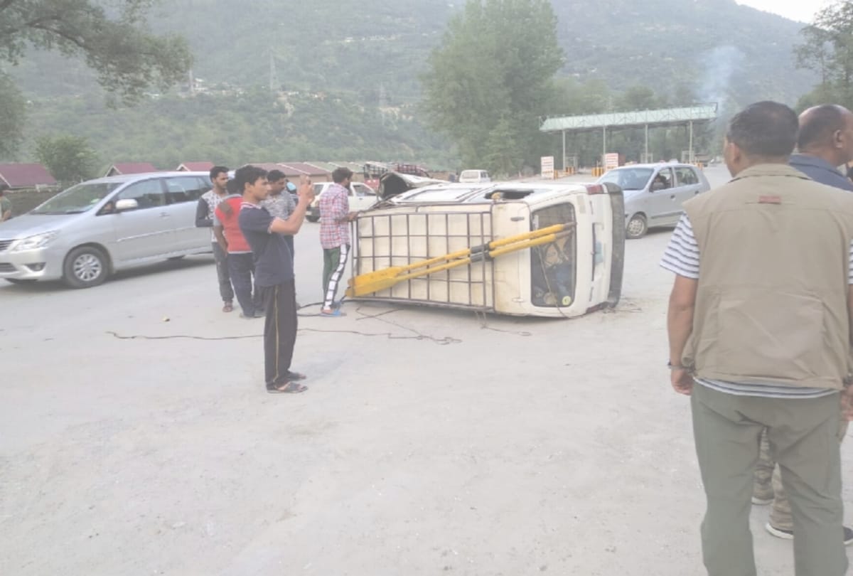 after collided with van bus entered in the house premises in kullu