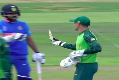 Shikhar Dhawan bat broken on kagiso rabada delivery during india and south africa match in world cup