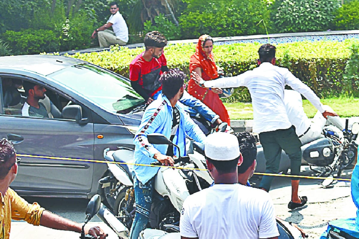Fierce stunts on Eid, police was missing from the roads in Meerut