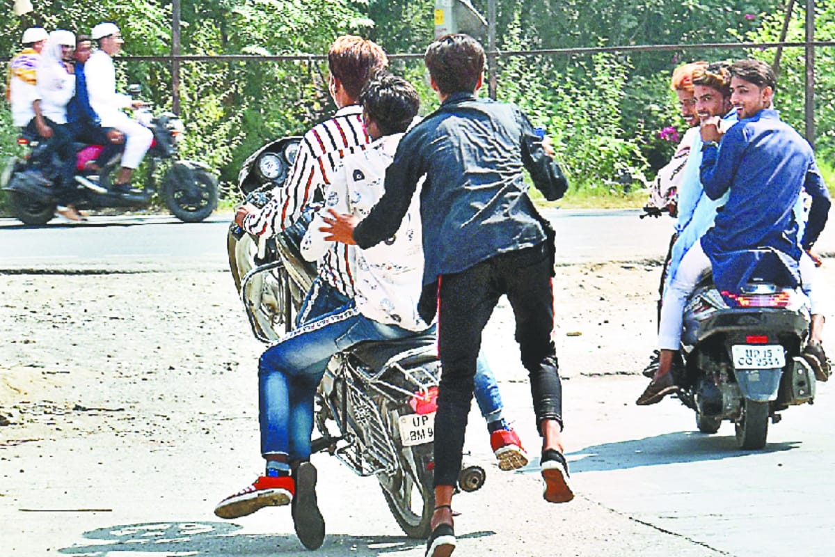 Fierce stunts on Eid, police was missing from the roads in Meerut