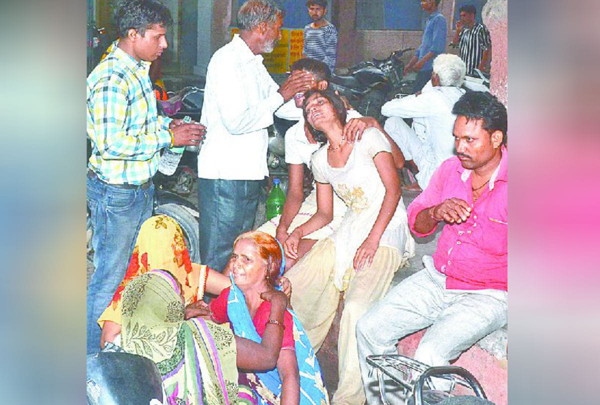 Five Died in Thunderstorm hits etah kasganj latest news in hindi