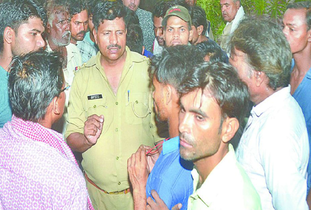 Five Died in Thunderstorm hits etah kasganj latest news in hindi