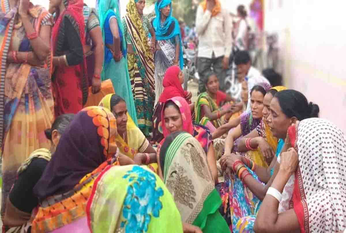 six people died in hardoi road accident