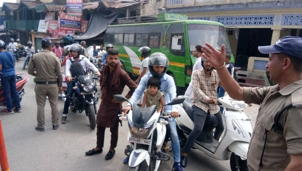 heavy rush in nainital tourist stuck in long traffic jam