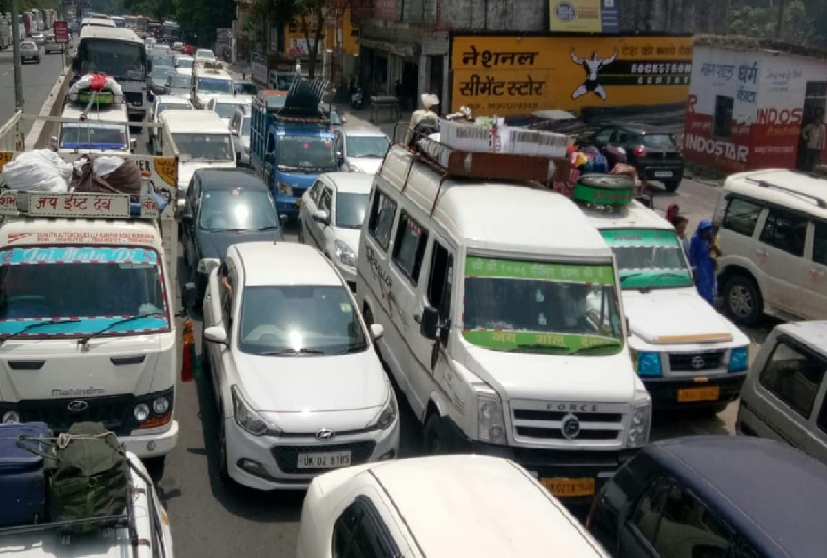 tourists vehicles stopped in Nainital many people of Moradabad stuck in jam