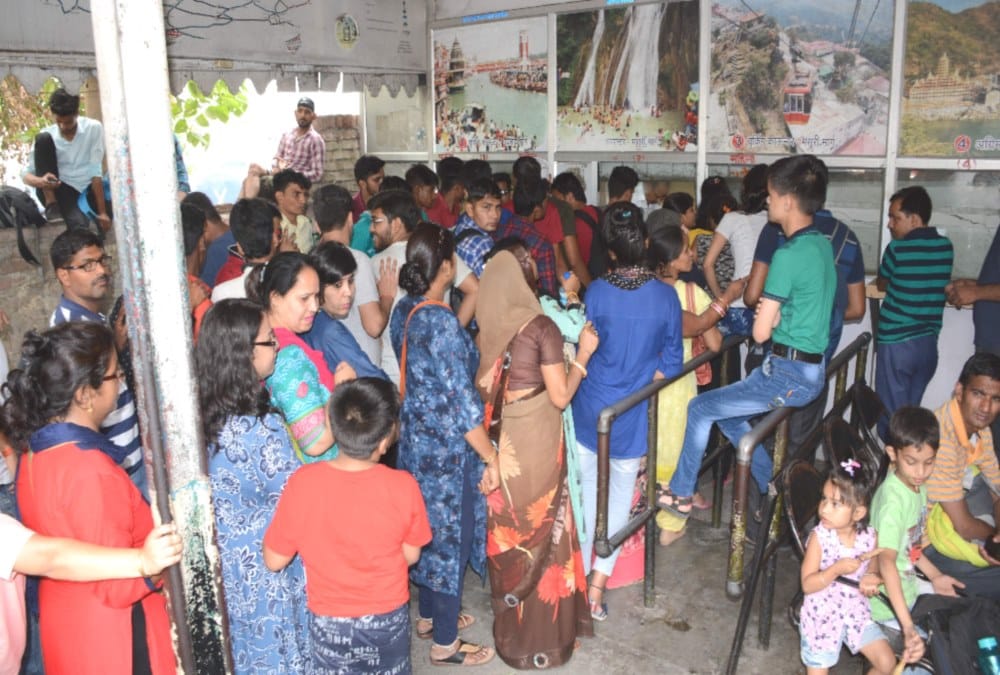 Tourist Buses Full and waiting for Ticket to go Mussoorie in Summers 2019