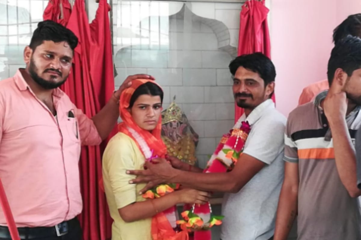 Muslim woman married lover with Hindu customs