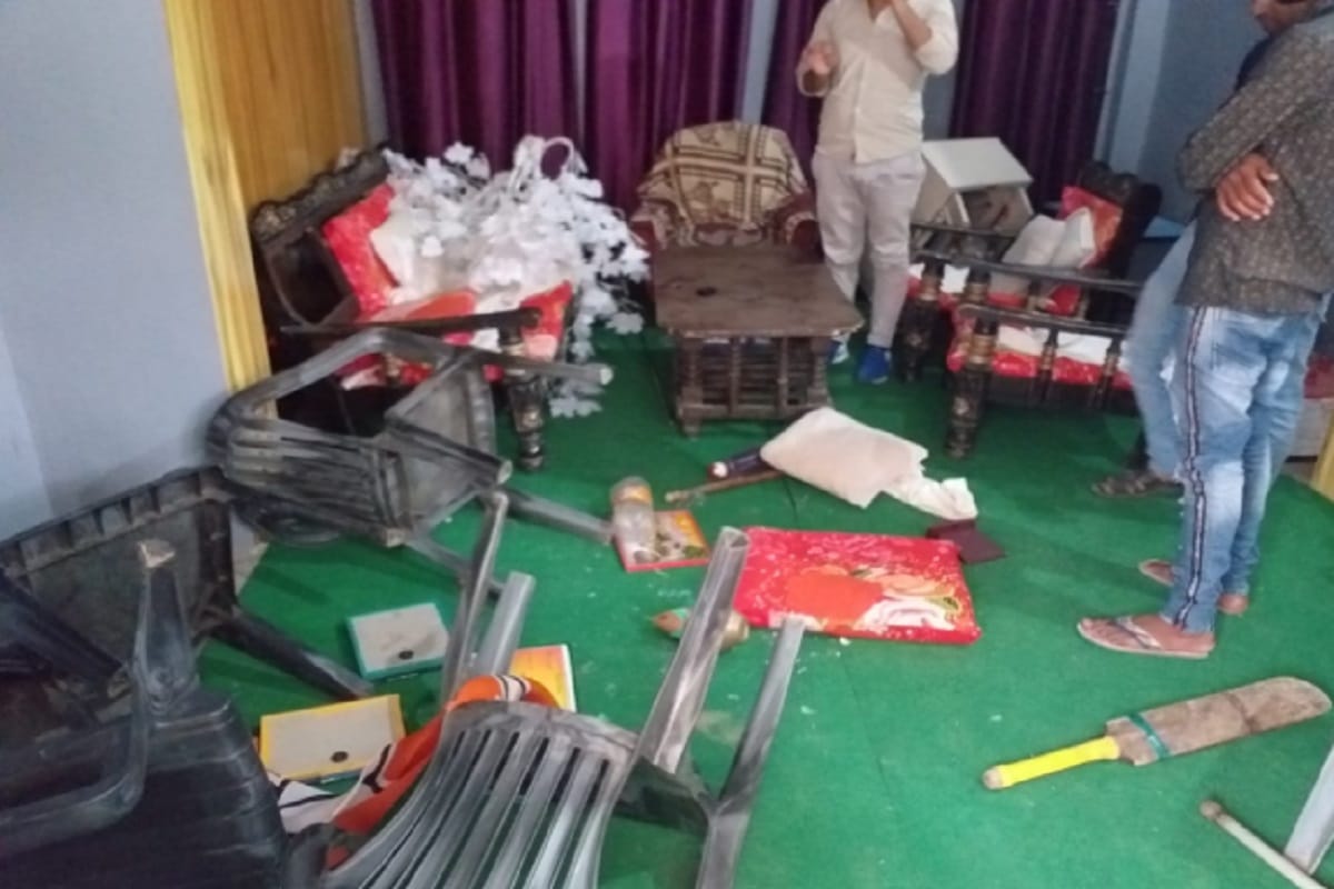Many youths demolition the BJP's district minister's office in Meerut
