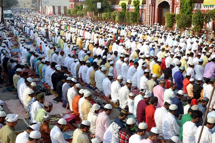 Eid Khuda's gift, celebrate festival together: Mufti