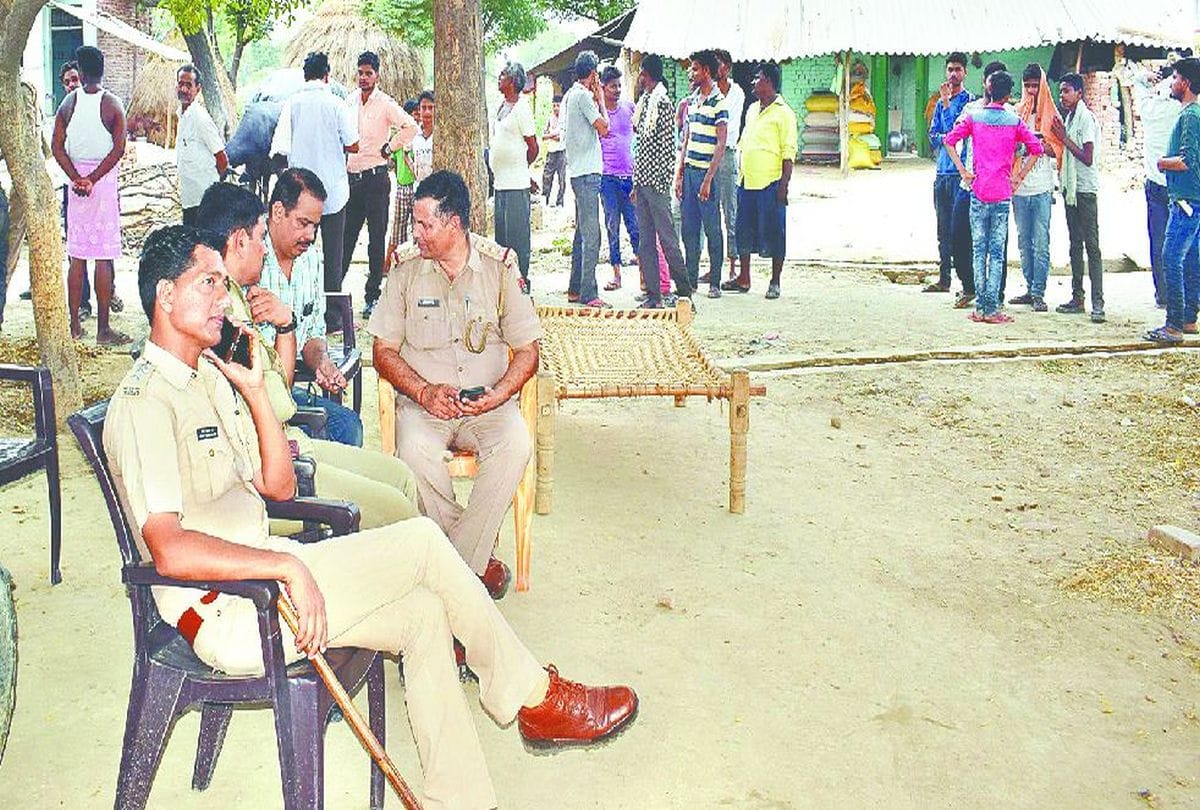 stone throwing and Feeder Engineer Lineman beat by villagers due to power cut in bichwan