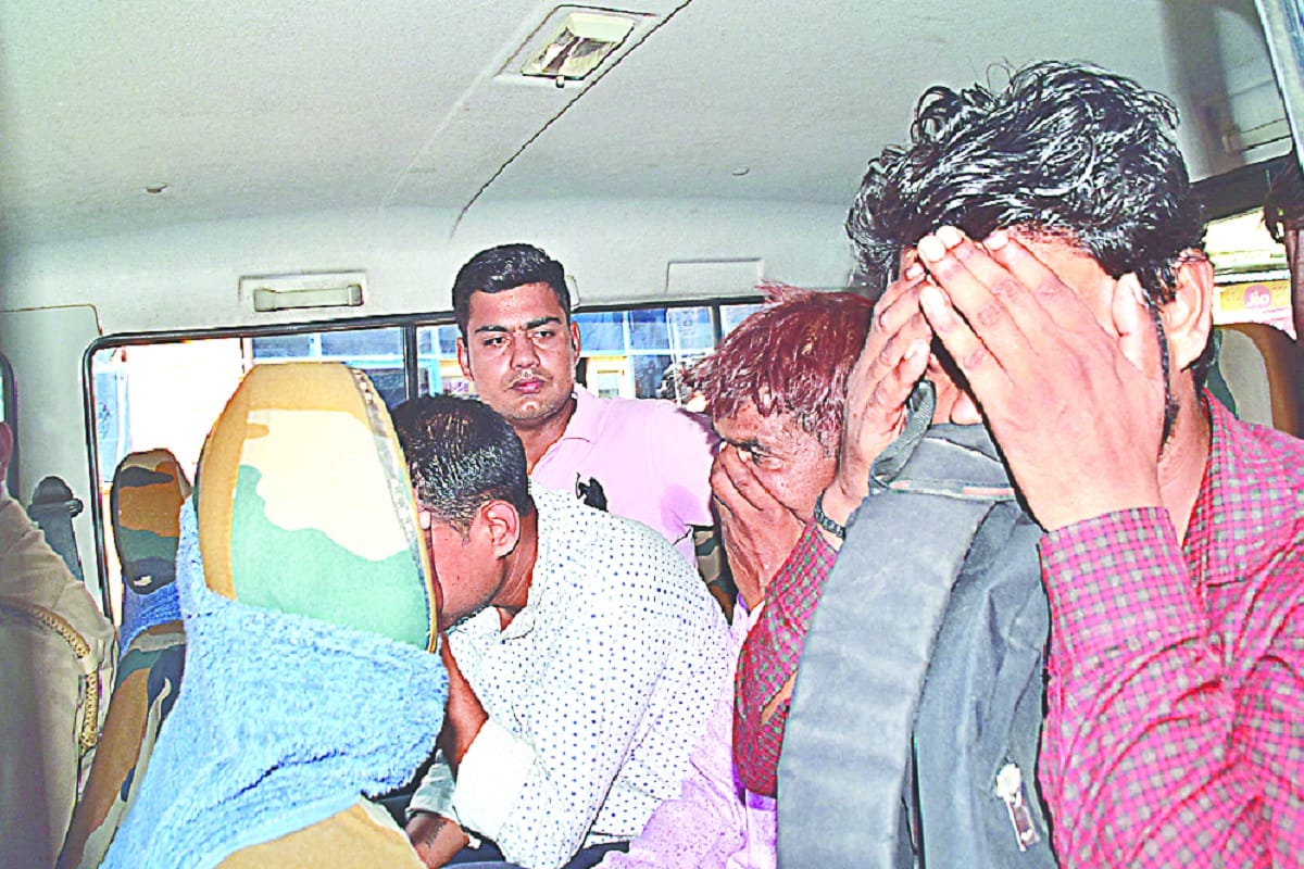 Red Light Area: Police raid in hotel at Meerut and five women was found