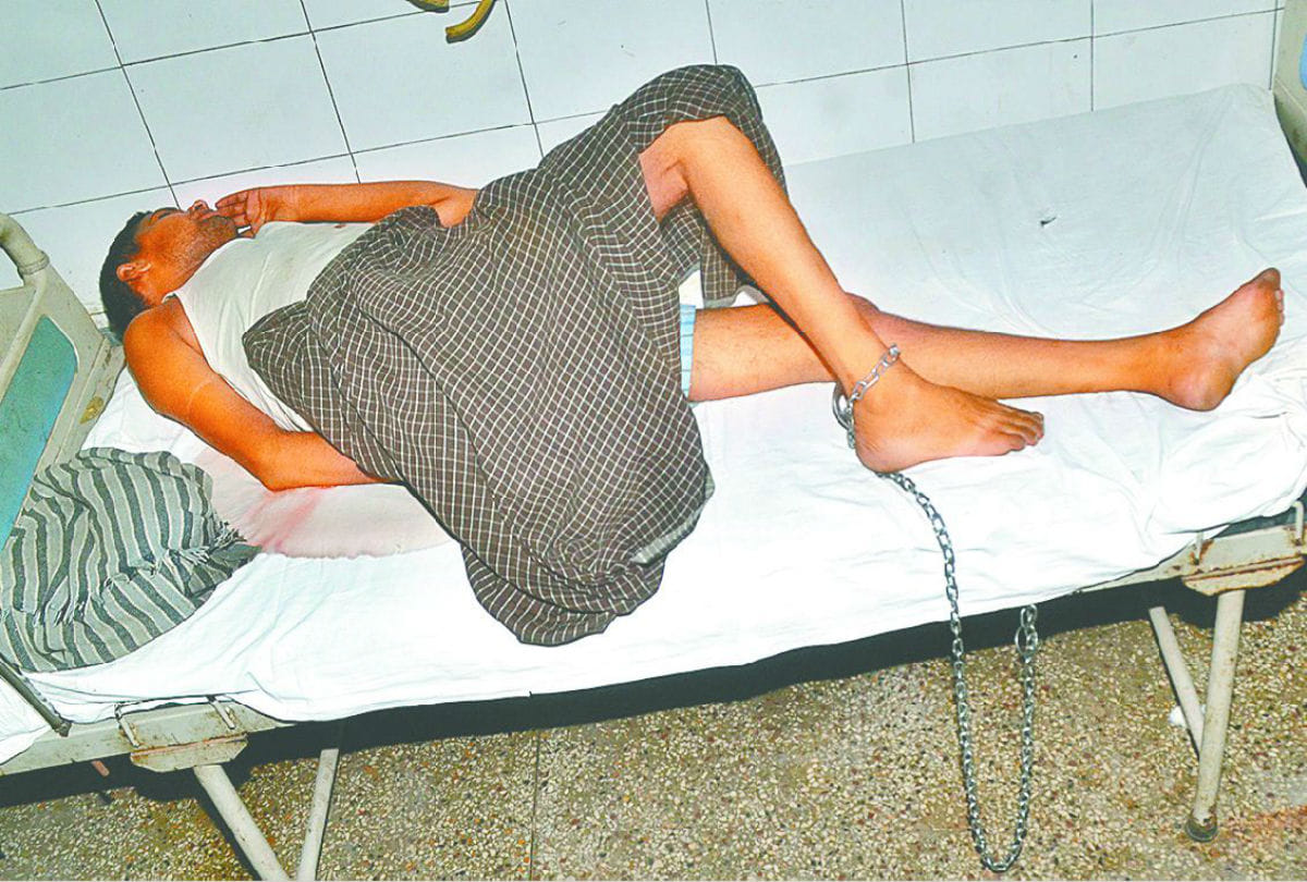 police tied sick prisoner by chains of iron in district hospital etah