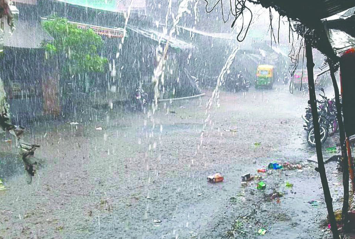 Five Died in Thunderstorm hits etah kasganj latest news in hindi