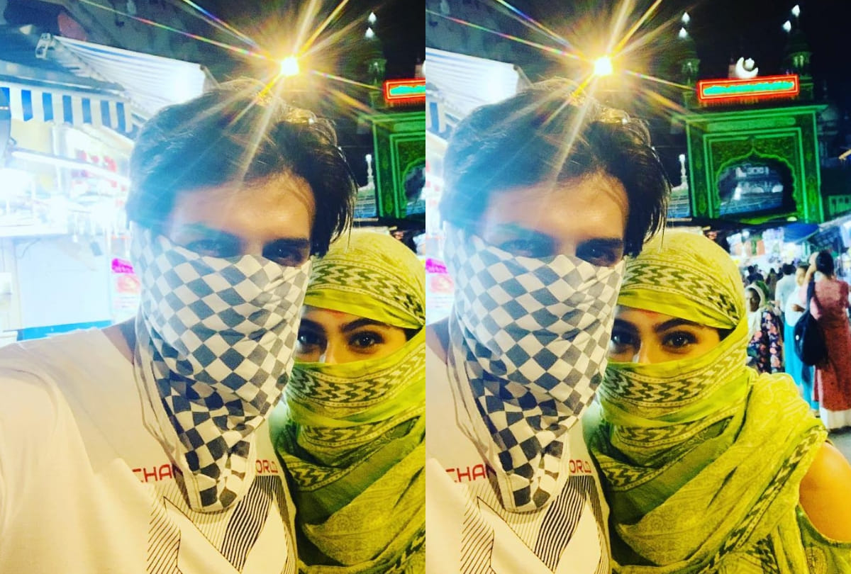 sara ali khan hide face in metro newyork