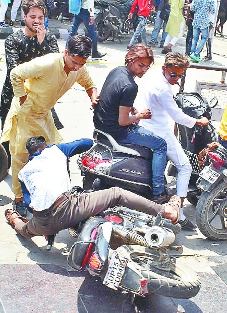 Claiming officers in the air, the stunted stunts