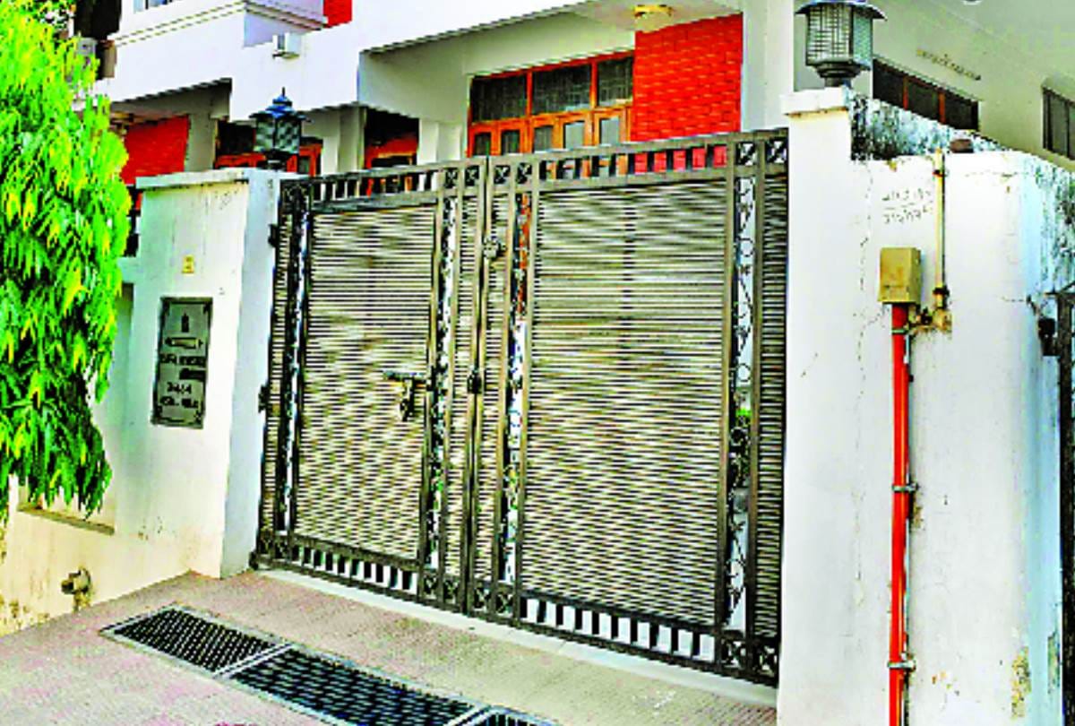 theft in house of high court judge in lucknow