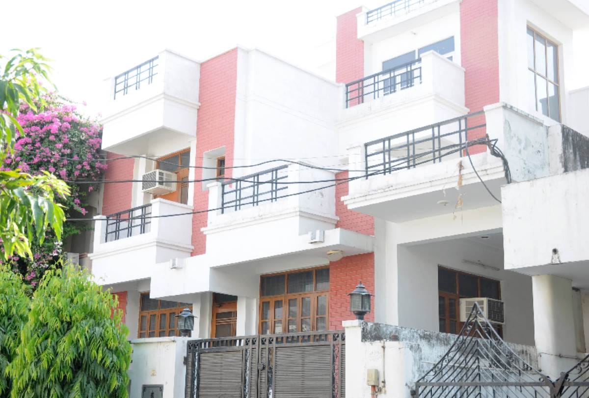 theft in house of high court judge in lucknow