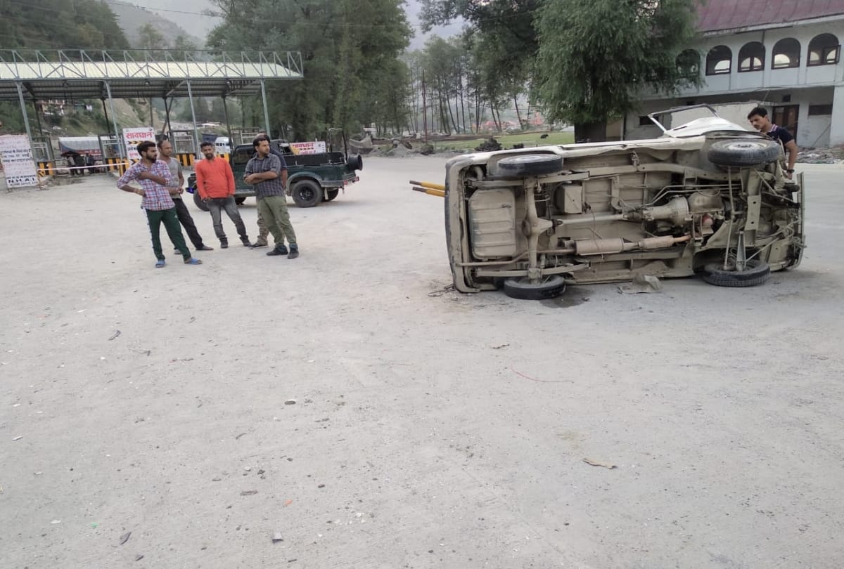 after collided with van bus entered in the house premises in kullu