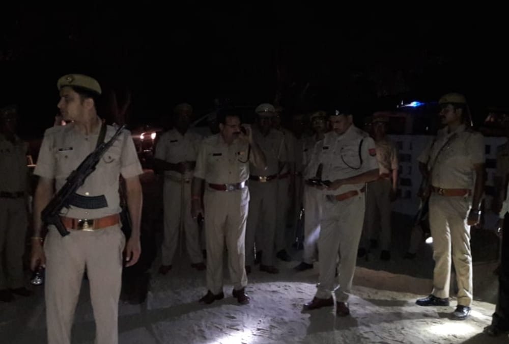 communal violence between two groups in gonda.
