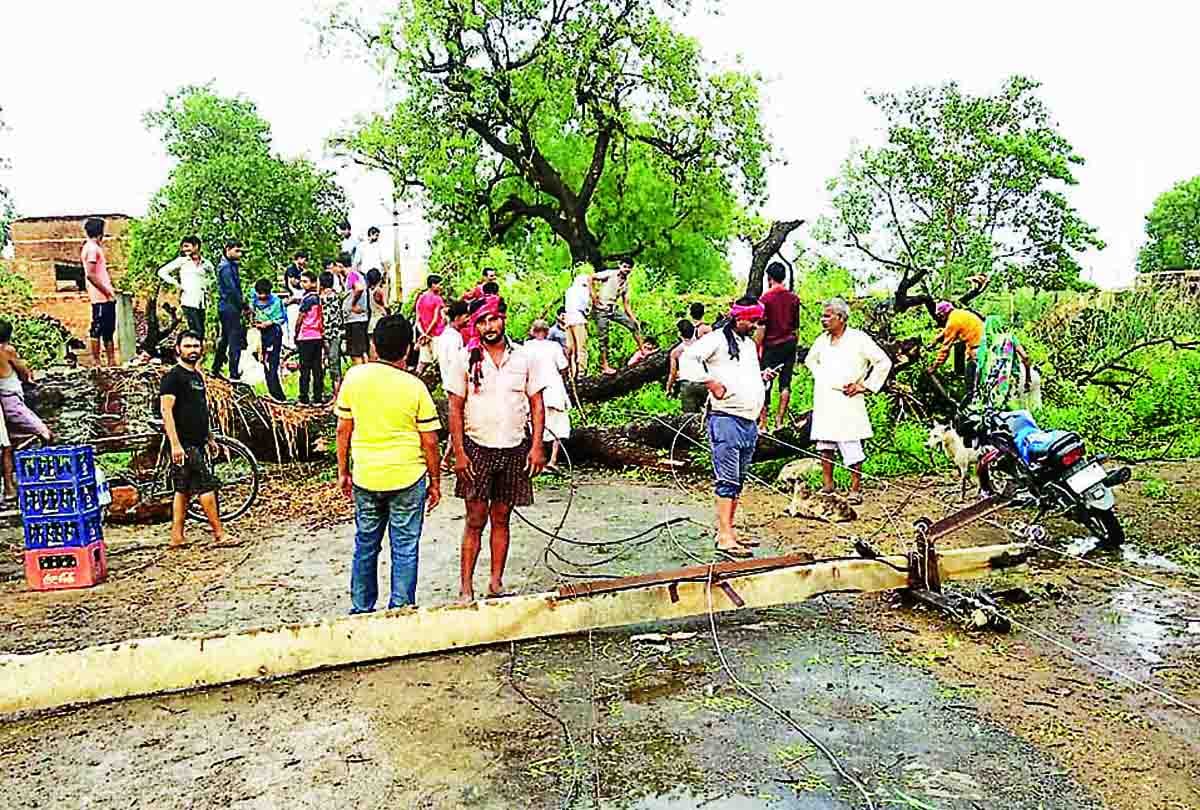 storm and rain in up three people died