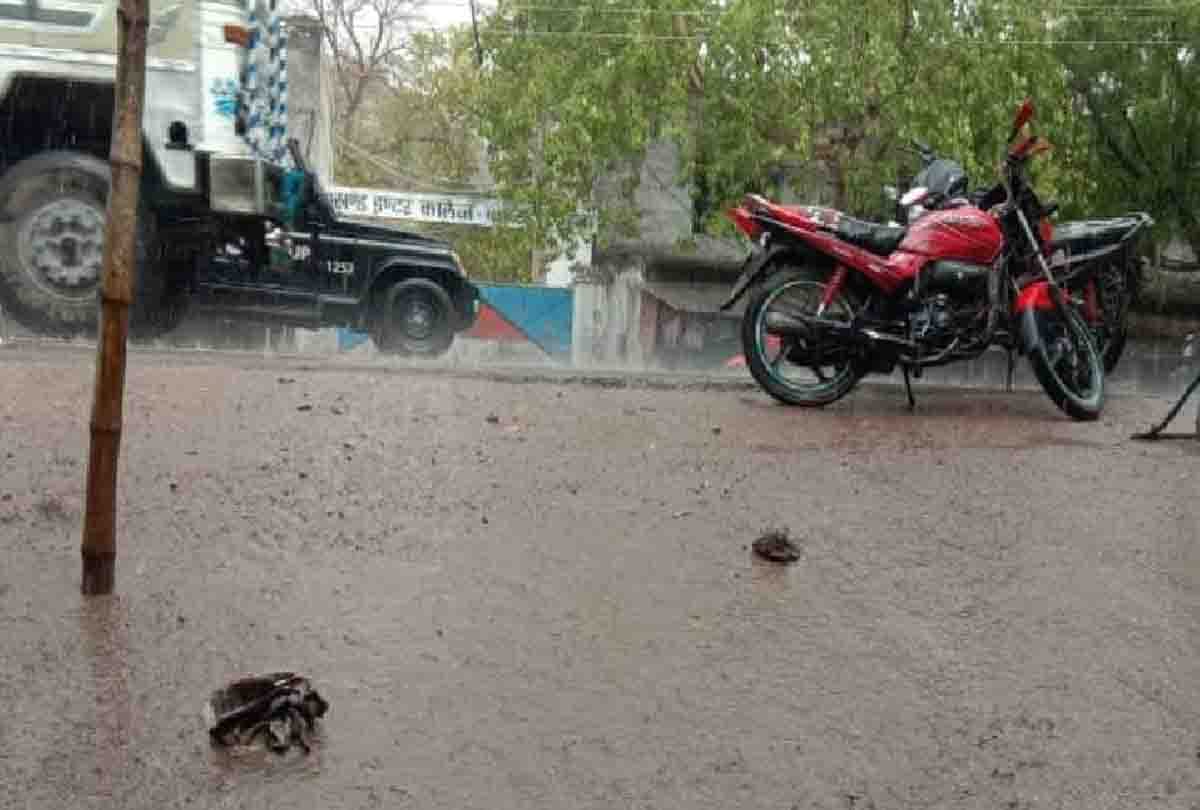 storm and rain in up three people died