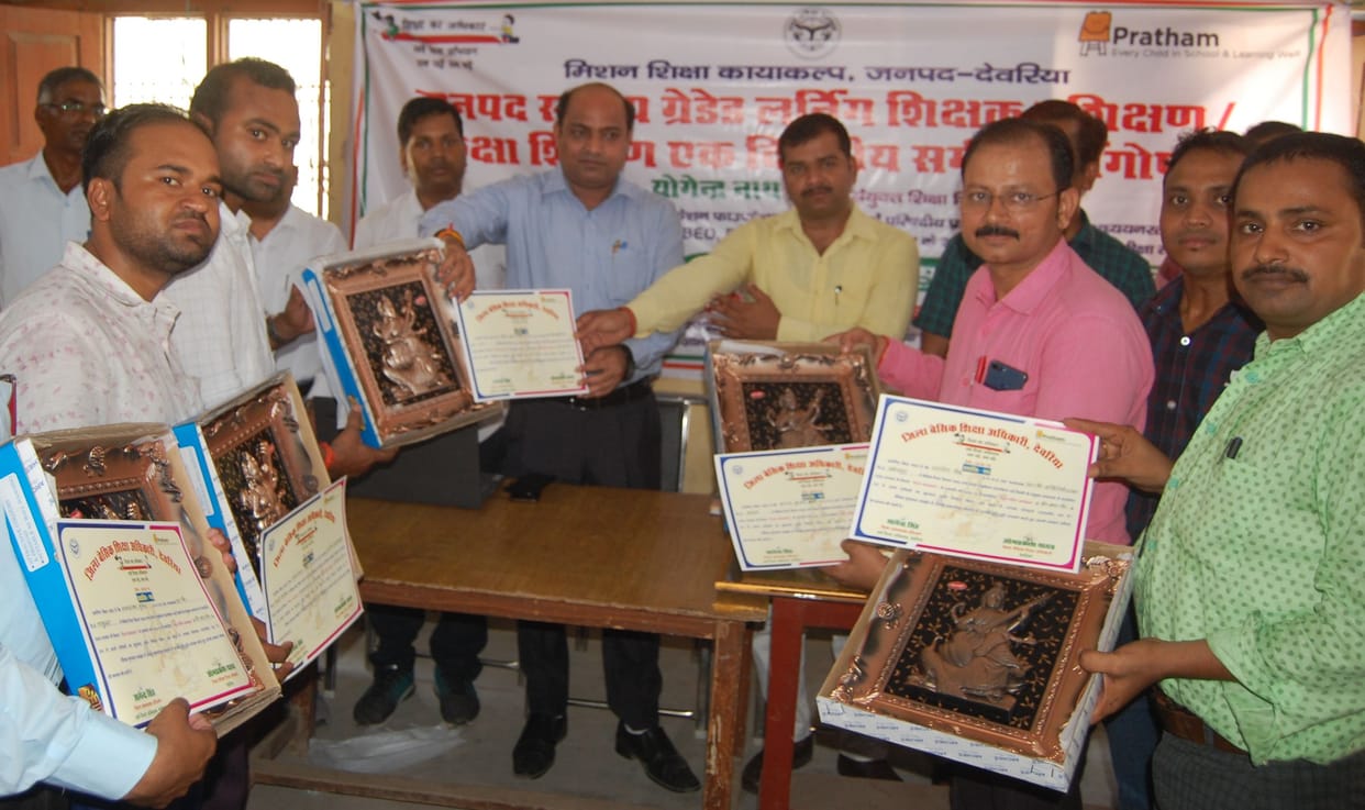 बेहतर कार्य करने वाले शिक्षक सम्मानित