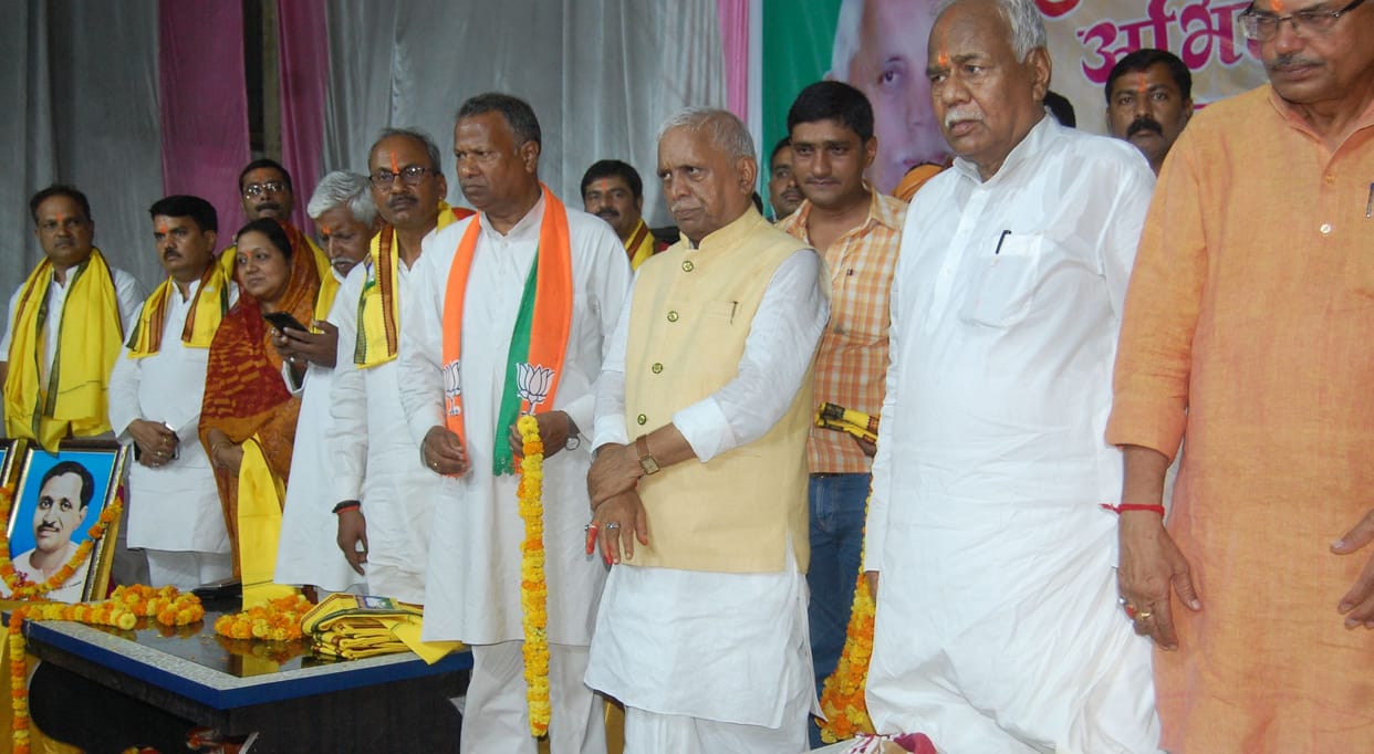 सम्मान पाकर गदगद हुए बूथ अध्यक्ष