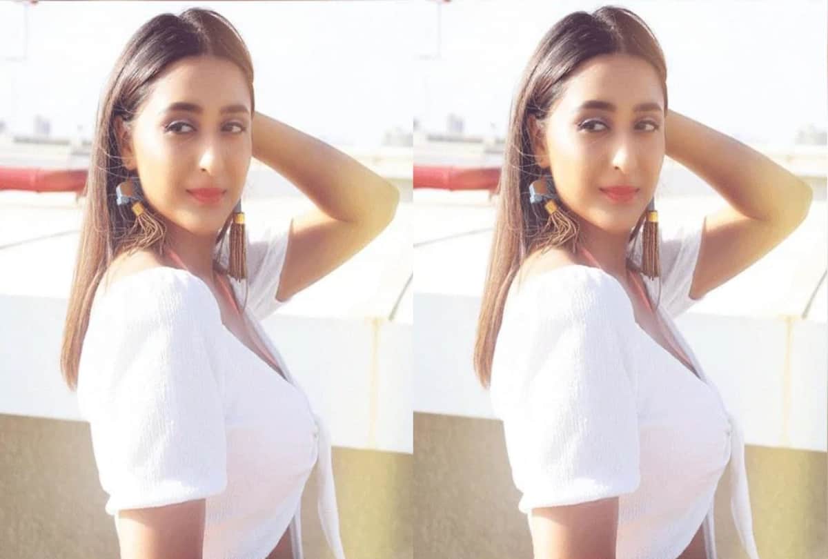 Kasautii fame Ariah Agarwal shares her hot photoshoot