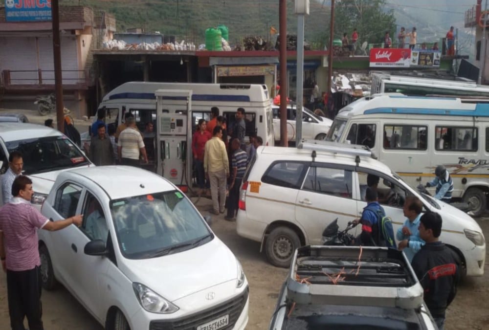 Petrol and diesel crisis on char dham yatra main routes