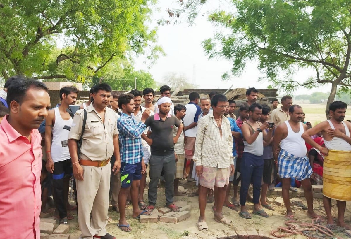 mother daughter dead body found in well bhadohi