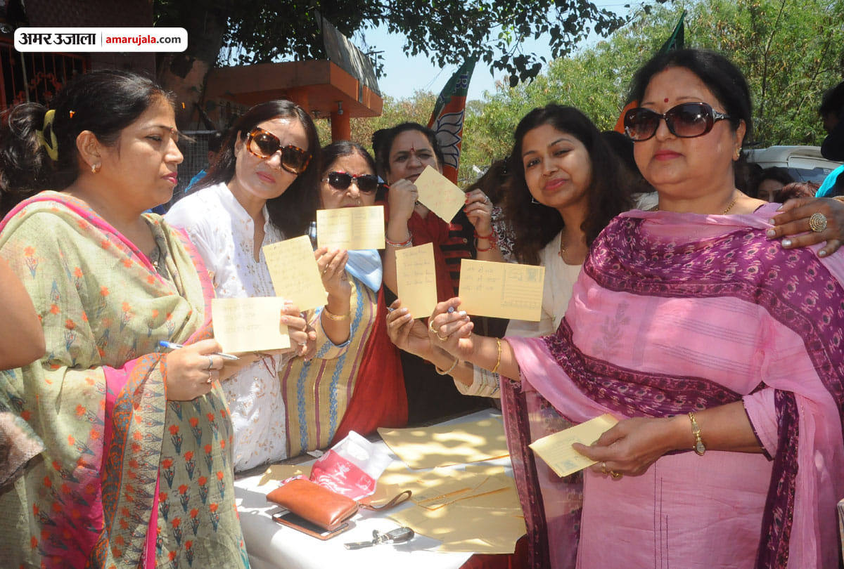 bjp mahila morcha members send postcard written Jai Shri Ram to Mamata banerjee
