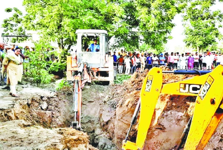 Two year old child fell down in borewell at Sunam of Punjab