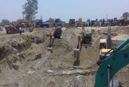 Two Year Old Child Fell Down in 150 foot Borewell At Sunam Of Punjab