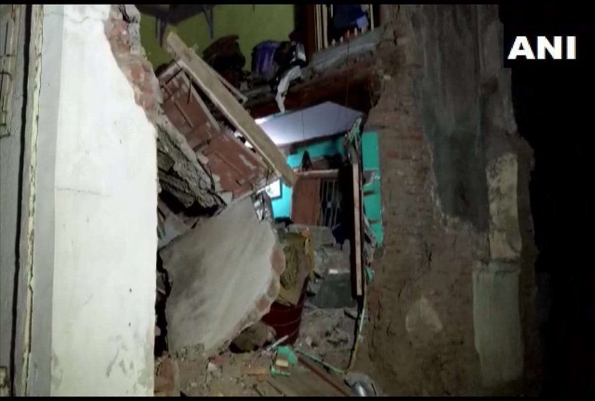 Gujarat: One dead and two injured after a portion of a building collapsed in Bharuch