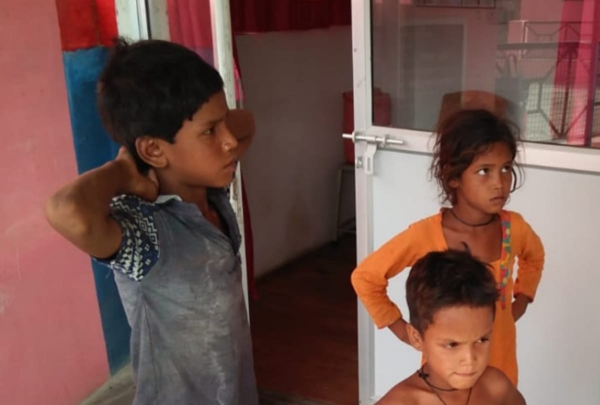 poor children dont have money for their mothers cerement people helped them