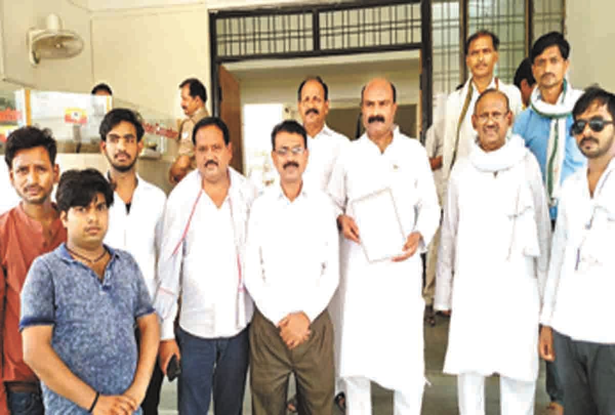 businessmen gave the demand letter
