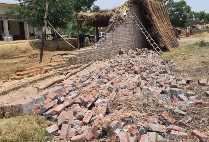 तीन मिनट की तबाही से उजड़ गए आशियाने
