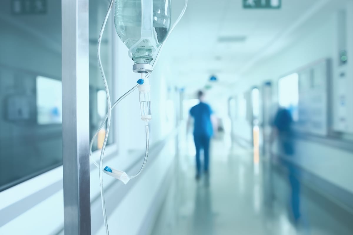 Why Doctors Wear Green Or Blue Clothes During Operation