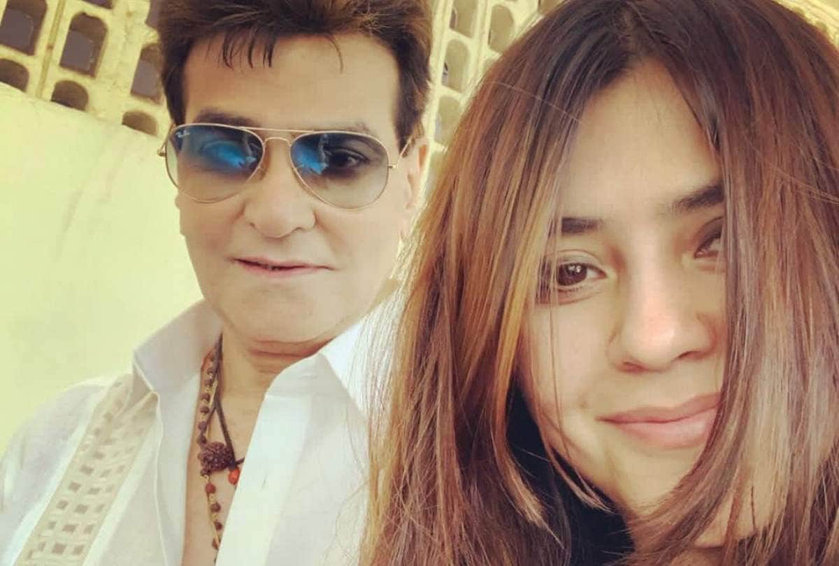 ekta kapoor talk about her wedding she is single because of her father jitendra