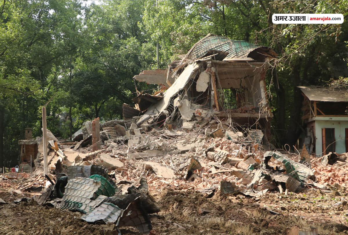 four militants including two abscond spo killed in pulwama encounter jammu kashmir