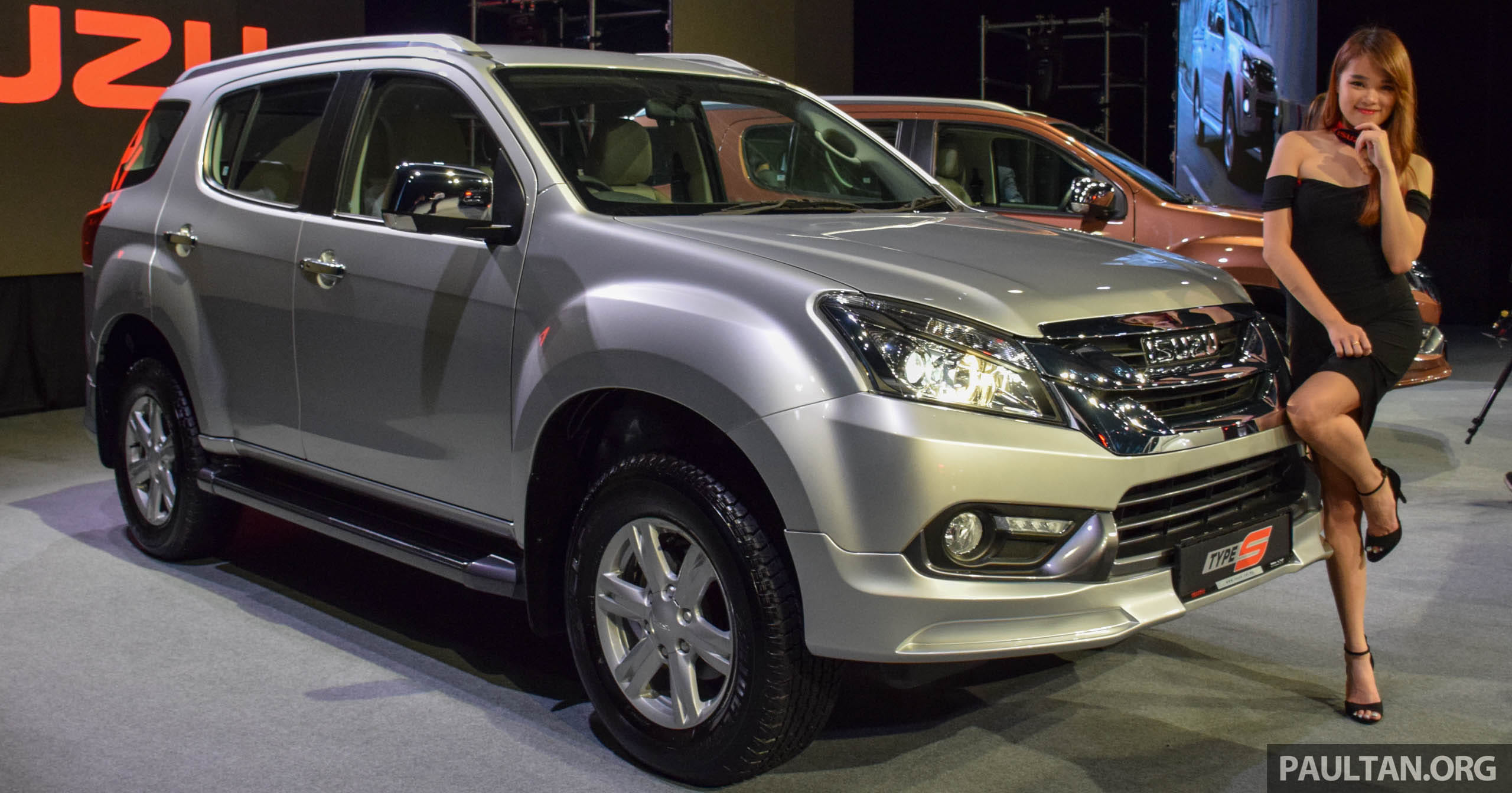isuzu offering upto rs 5 lakh discount on isuzu isuzu d max v cross and isuzu mux suv