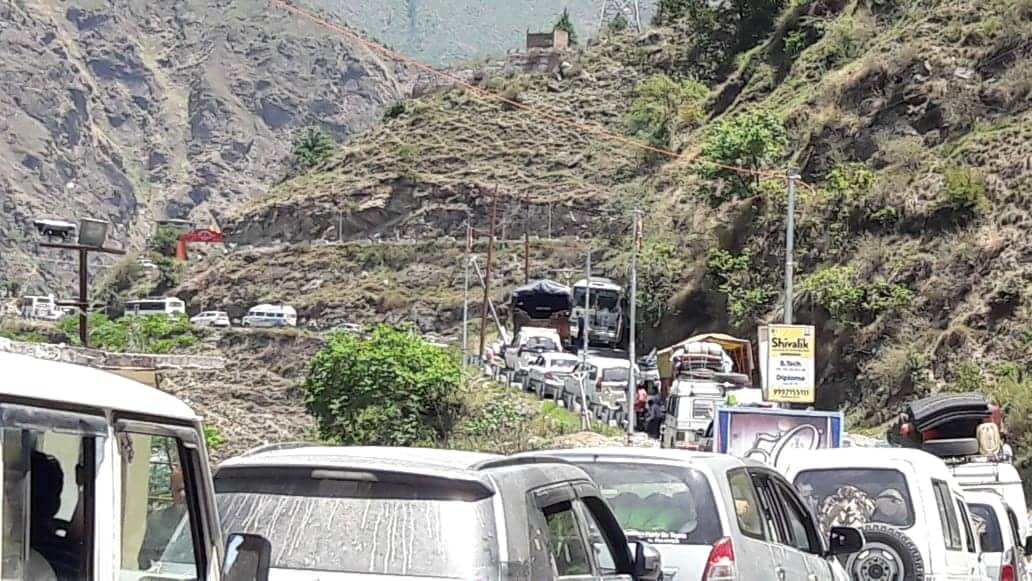 heavy jam in char dham yatra route mussoorie and nainital
