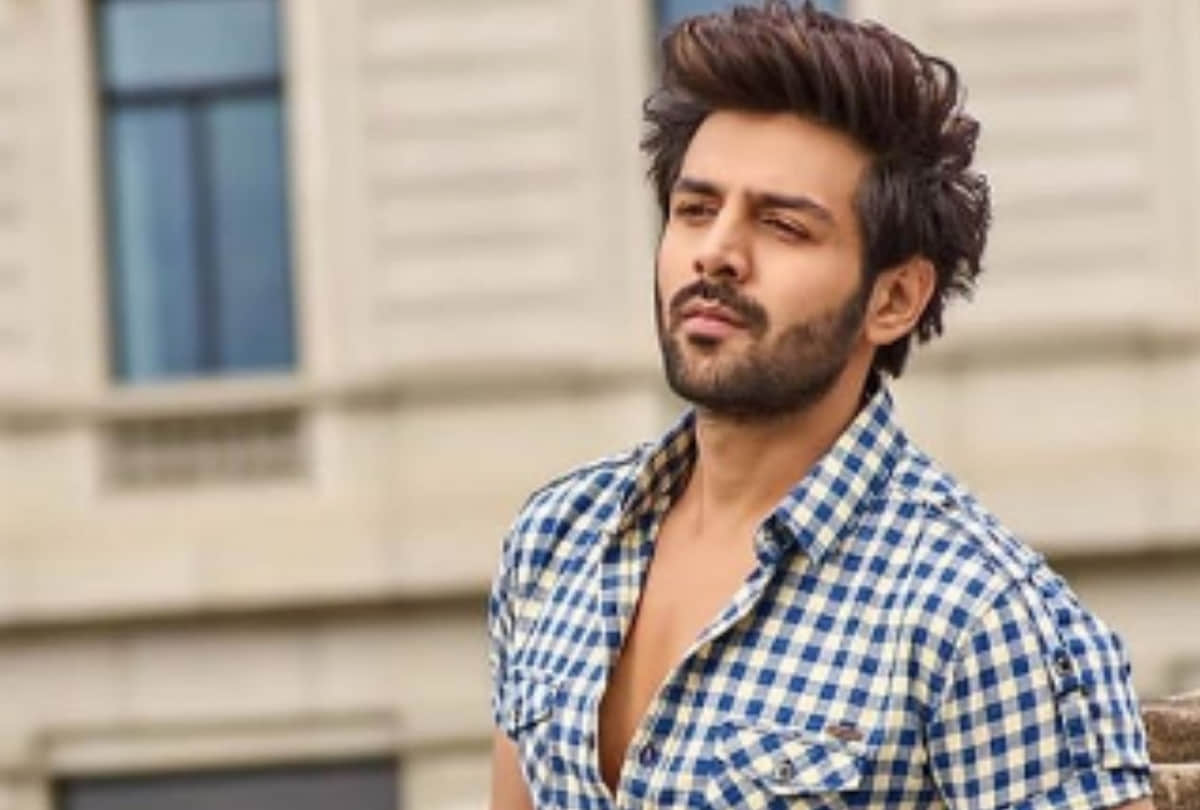 kartik aaryans fan buy 600 shirt to meet him